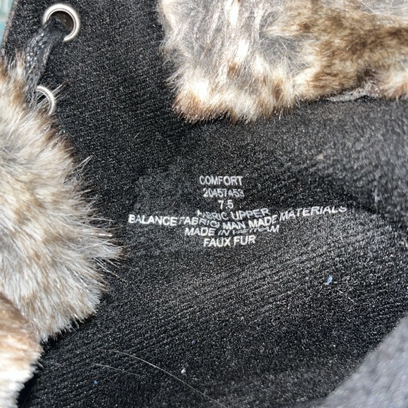 Steve Madden Black Booties With Faux Fur Ankle & Chunky Soles Distressed Look - Picture 8 of 10